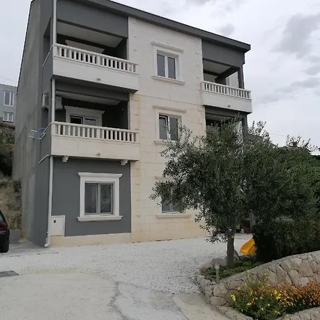 Apartment Dinko Duce