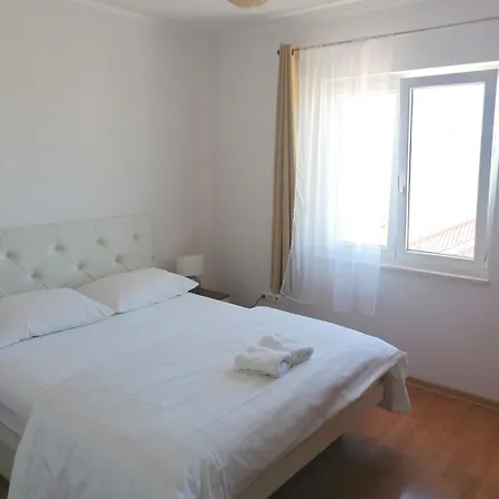 Dinko Apartment