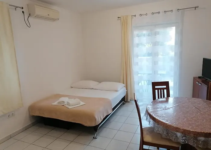 Dinko Lejlighed Duće