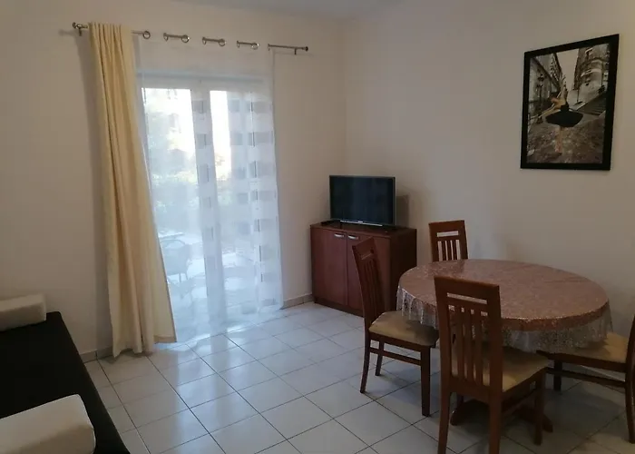 Dinko Lejlighed Duće
