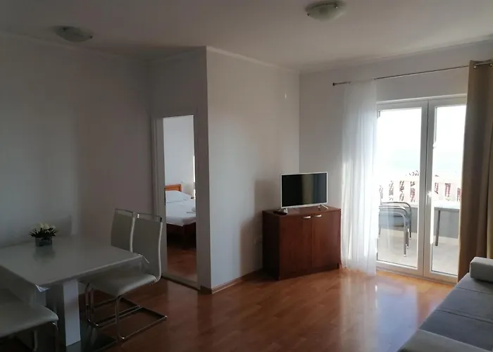 Dinko Lejlighed Duće